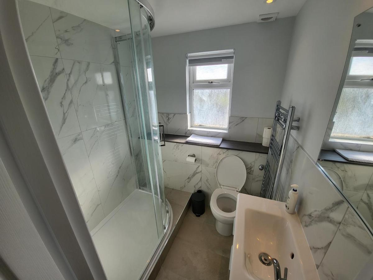 High Spec Large 6 Bedroom House! Kingston upon Thames  Kültér fotó