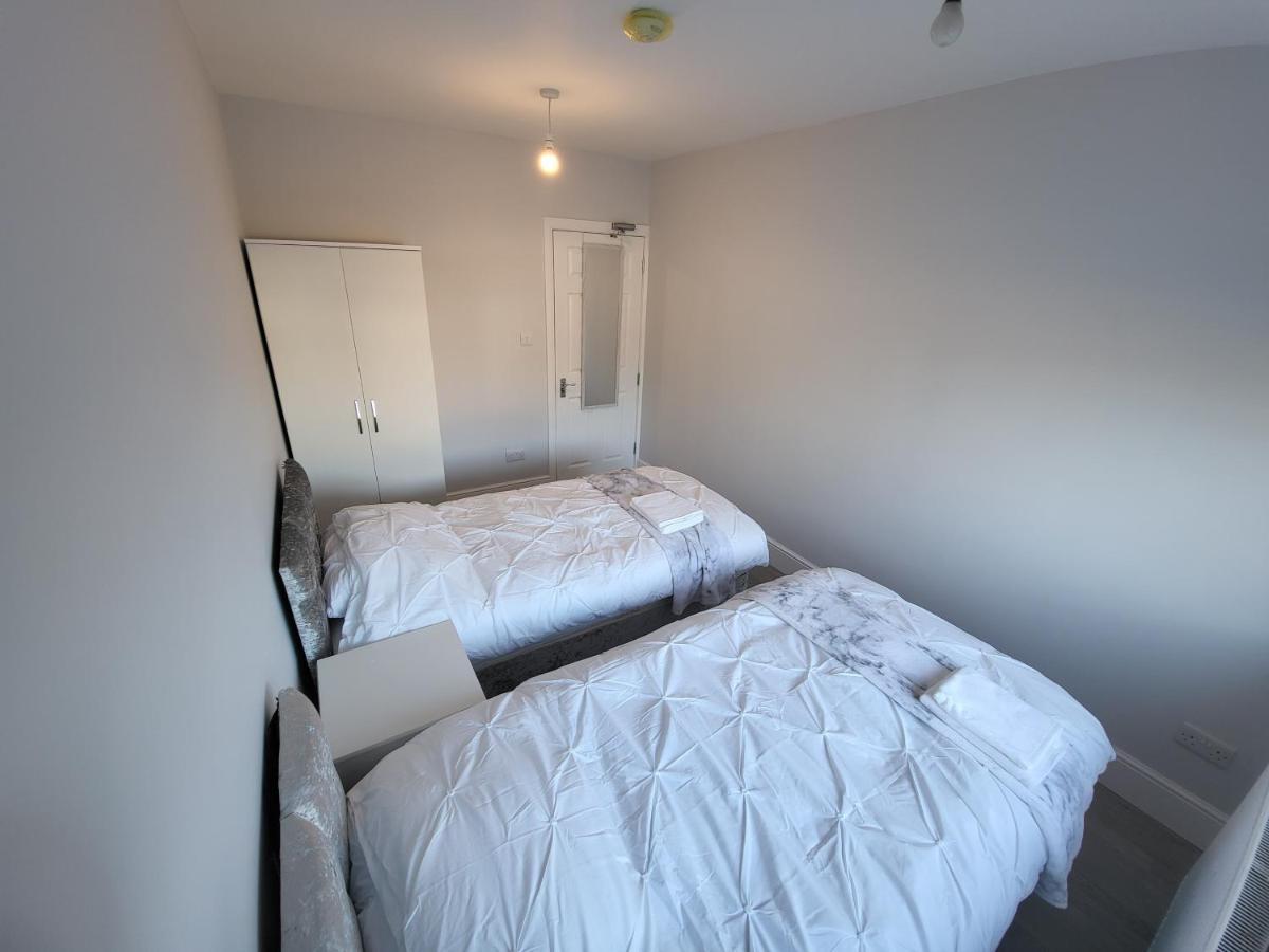 High Spec Large 6 Bedroom House! Kingston upon Thames  Kültér fotó