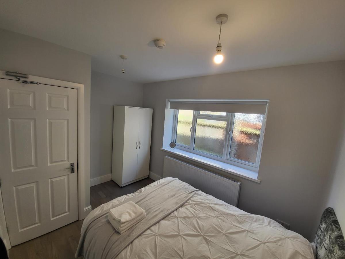 High Spec Large 6 Bedroom House! Kingston upon Thames  Kültér fotó