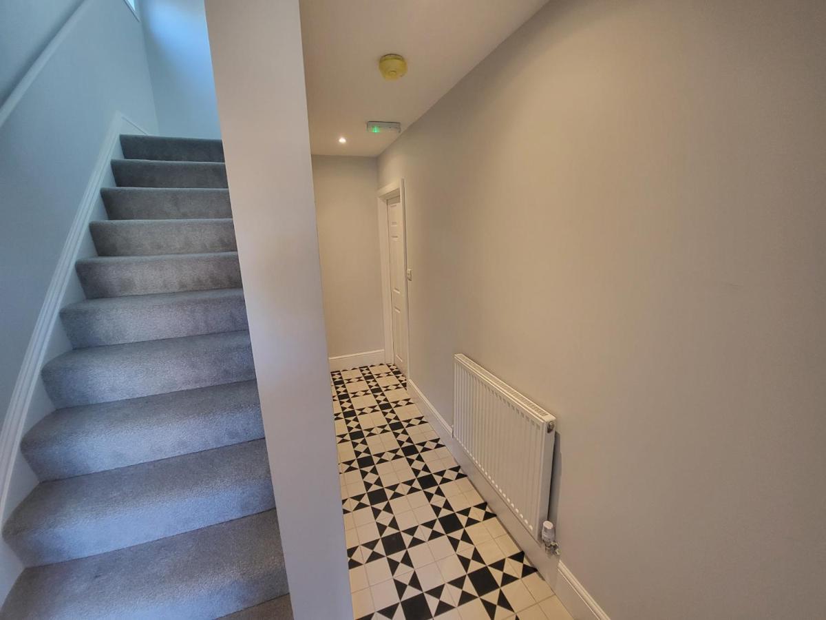 High Spec Large 6 Bedroom House! Kingston upon Thames  Kültér fotó