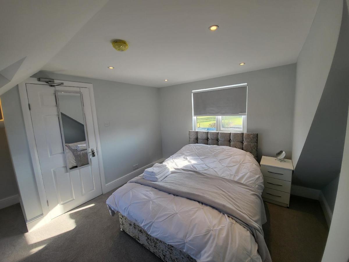 High Spec Large 6 Bedroom House! Kingston upon Thames  Kültér fotó