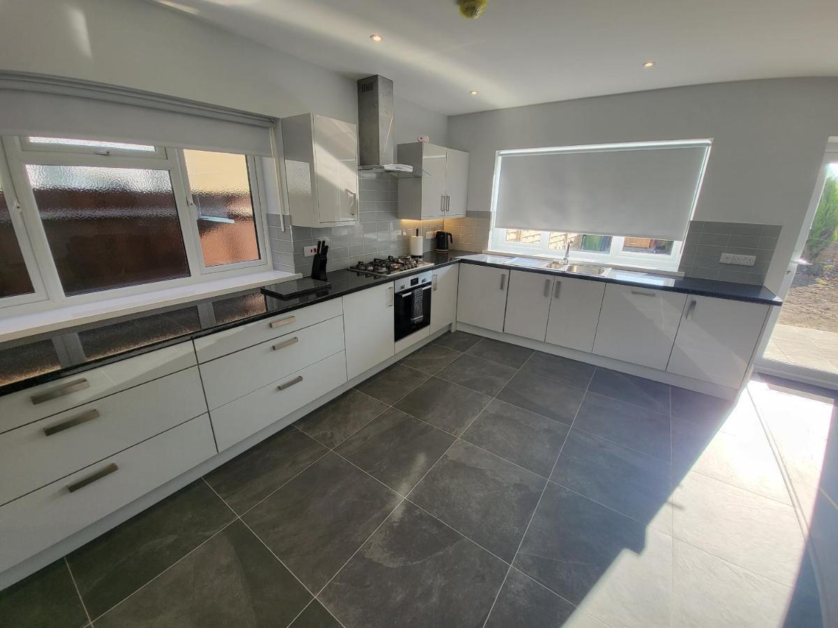 High Spec Large 6 Bedroom House! Kingston upon Thames  Kültér fotó