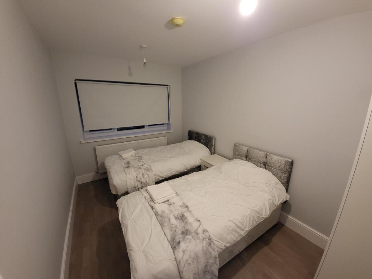 High Spec Large 6 Bedroom House! Kingston upon Thames  Kültér fotó
