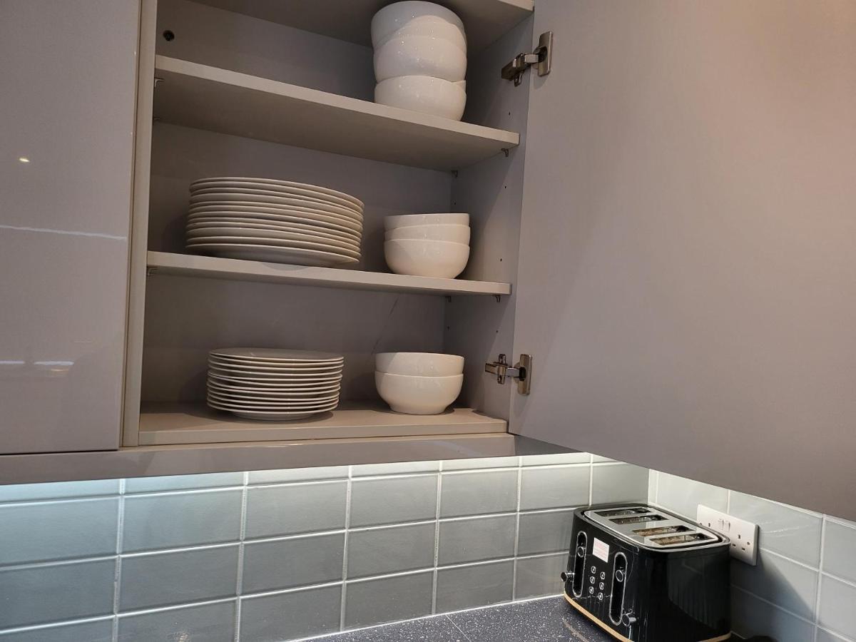 High Spec Large 6 Bedroom House! Kingston upon Thames  Kültér fotó