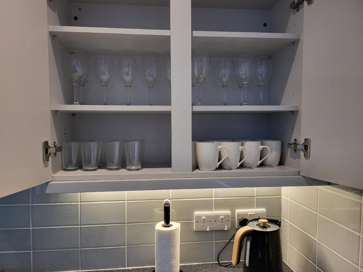 High Spec Large 6 Bedroom House! Kingston upon Thames  Kültér fotó